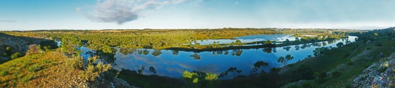 Upstream Mannum pano at dawn WO96WM24